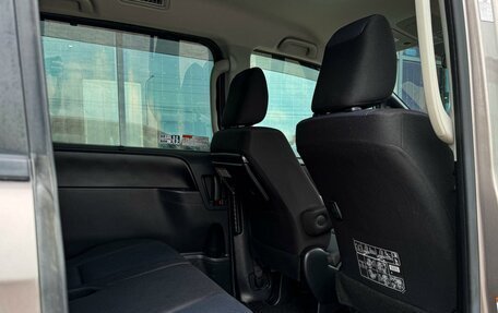 Toyota Noah III, 2018 год, 2 299 000 рублей, 12 фотография