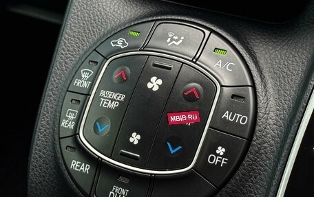 Toyota Noah III, 2018 год, 2 299 000 рублей, 17 фотография