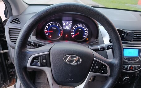 Hyundai Solaris II рестайлинг, 2011 год, 650 000 рублей, 32 фотография