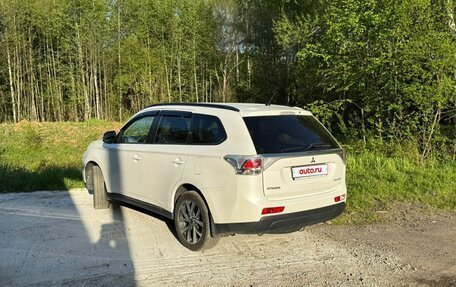 Mitsubishi Outlander III рестайлинг 3, 2013 год, 1 450 000 рублей, 10 фотография