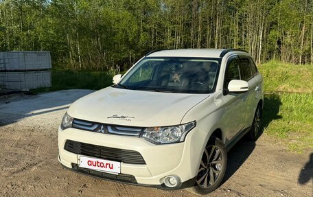 Mitsubishi Outlander III рестайлинг 3, 2013 год, 1 450 000 рублей, 9 фотография