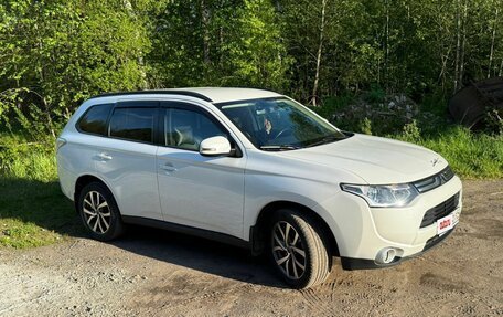 Mitsubishi Outlander III рестайлинг 3, 2013 год, 1 450 000 рублей, 12 фотография