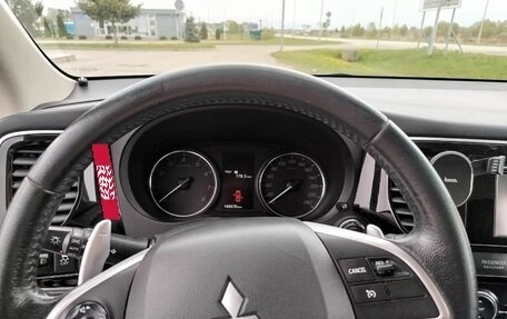 Mitsubishi Outlander III рестайлинг 3, 2013 год, 1 450 000 рублей, 3 фотография