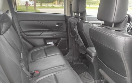 Mitsubishi Outlander III рестайлинг 3, 2013 год, 1 450 000 рублей, 14 фотография