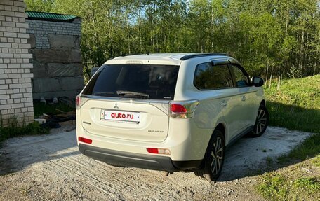 Mitsubishi Outlander III рестайлинг 3, 2013 год, 1 450 000 рублей, 13 фотография