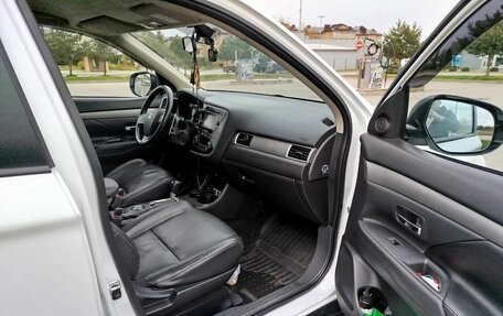 Mitsubishi Outlander III рестайлинг 3, 2013 год, 1 450 000 рублей, 15 фотография