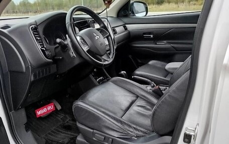 Mitsubishi Outlander III рестайлинг 3, 2013 год, 1 450 000 рублей, 8 фотография