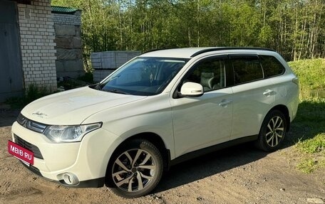 Mitsubishi Outlander III рестайлинг 3, 2013 год, 1 450 000 рублей, 4 фотография