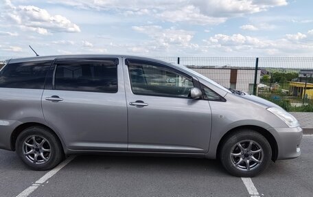 Toyota Wish II, 2005 год, 900 000 рублей, 2 фотография