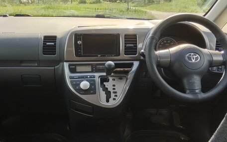 Toyota Wish II, 2005 год, 900 000 рублей, 12 фотография