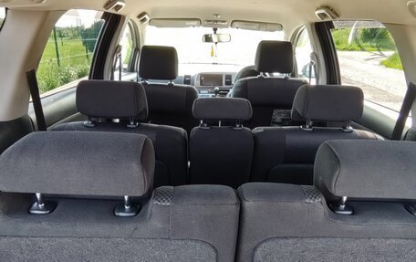Toyota Wish II, 2005 год, 900 000 рублей, 16 фотография
