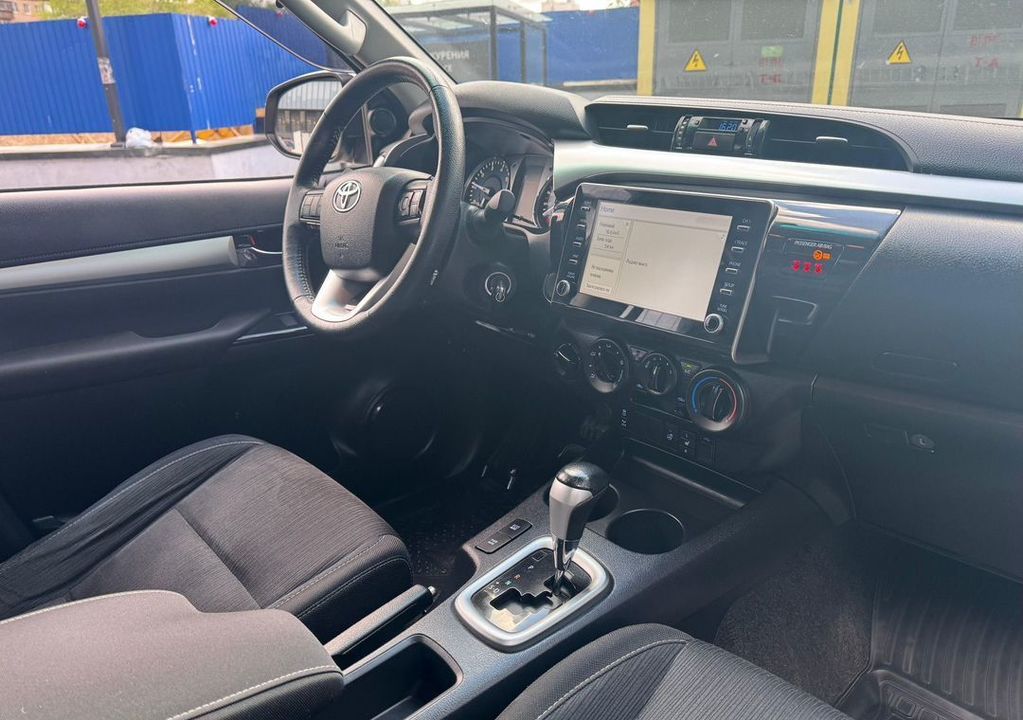 Toyota Hilux, 2020 год, 5 490 000 рублей, 13 фотография