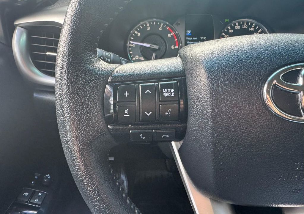 Toyota Hilux, 2020 год, 5 490 000 рублей, 28 фотография