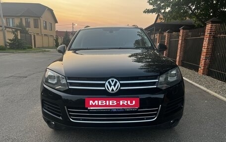 Volkswagen Touareg III, 2011 год, 1 590 000 рублей, 2 фотография