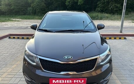 KIA Rio III рестайлинг, 2015 год, 910 000 рублей, 2 фотография