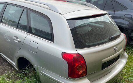 Toyota Avensis III рестайлинг, 2005 год, 333 000 рублей, 4 фотография