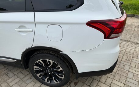 Mitsubishi Outlander III рестайлинг 3, 2021 год, 3 200 000 рублей, 9 фотография