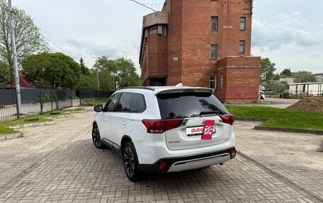 Mitsubishi Outlander III рестайлинг 3, 2021 год, 3 200 000 рублей, 7 фотография