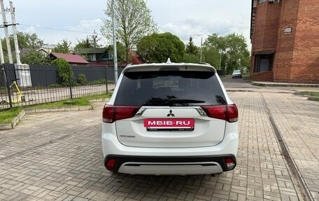 Mitsubishi Outlander III рестайлинг 3, 2021 год, 3 200 000 рублей, 6 фотография