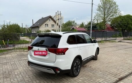 Mitsubishi Outlander III рестайлинг 3, 2021 год, 3 200 000 рублей, 5 фотография