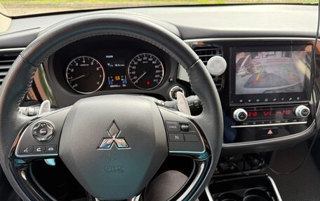 Mitsubishi Outlander III рестайлинг 3, 2021 год, 3 200 000 рублей, 14 фотография