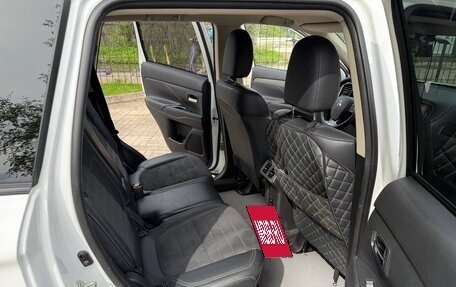 Mitsubishi Outlander III рестайлинг 3, 2021 год, 3 200 000 рублей, 12 фотография