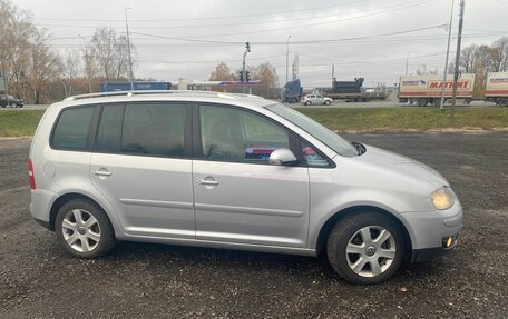 Volkswagen Touran III, 2005 год, 650 000 рублей, 3 фотография