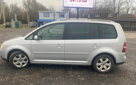 Volkswagen Touran III, 2005 год, 650 000 рублей, 4 фотография