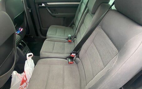 Volkswagen Touran III, 2005 год, 650 000 рублей, 8 фотография