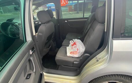 Volkswagen Touran III, 2005 год, 650 000 рублей, 5 фотография