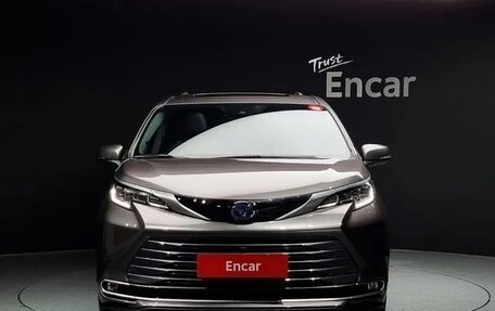 Toyota Sienna, 2024 год, 6 000 000 рублей, 3 фотография