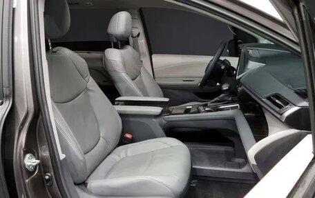 Toyota Sienna, 2024 год, 6 000 000 рублей, 11 фотография
