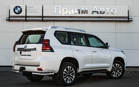 Toyota Land Cruiser Prado 150 рестайлинг 2, 2022 год, 7 320 000 рублей, 2 фотография