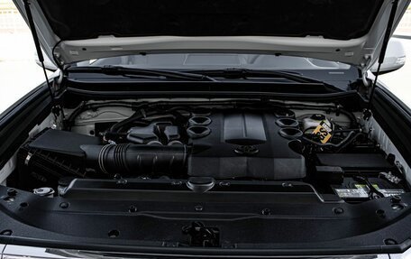 Toyota Land Cruiser Prado 150 рестайлинг 2, 2022 год, 7 320 000 рублей, 10 фотография