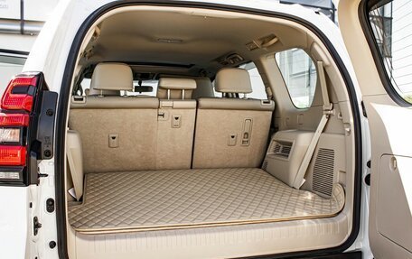 Toyota Land Cruiser Prado 150 рестайлинг 2, 2022 год, 7 320 000 рублей, 9 фотография