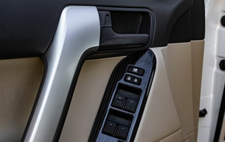 Toyota Land Cruiser Prado 150 рестайлинг 2, 2022 год, 7 320 000 рублей, 26 фотография