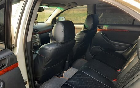 Toyota Avensis III рестайлинг, 2004 год, 600 000 рублей, 8 фотография