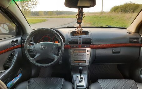 Toyota Avensis III рестайлинг, 2004 год, 600 000 рублей, 9 фотография