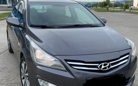 Hyundai Solaris II рестайлинг, 2015 год, 1 300 000 рублей, 1 фотография