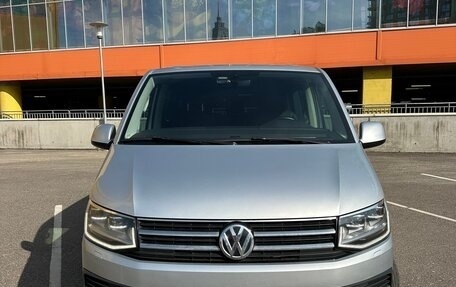 Volkswagen Multivan T6 рестайлинг, 2015 год, 3 800 000 рублей, 1 фотография