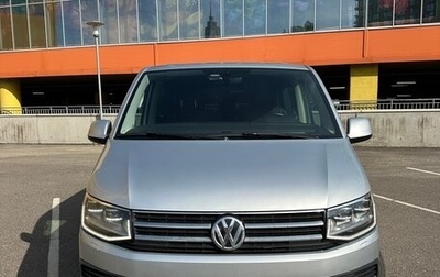 Volkswagen Multivan T6 рестайлинг, 2015 год, 3 800 000 рублей, 1 фотография