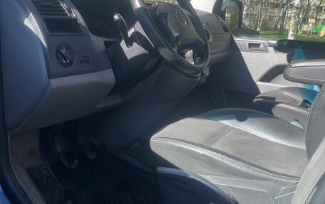 Volkswagen Transporter T5 рестайлинг, 2004 год, 850 000 рублей, 6 фотография