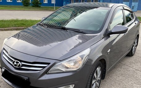 Hyundai Solaris II рестайлинг, 2015 год, 1 300 000 рублей, 3 фотография