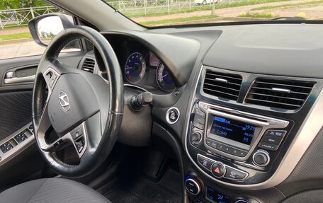 Hyundai Solaris II рестайлинг, 2015 год, 1 300 000 рублей, 13 фотография