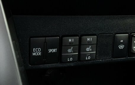 Toyota RAV4, 2018 год, 2 249 000 рублей, 18 фотография