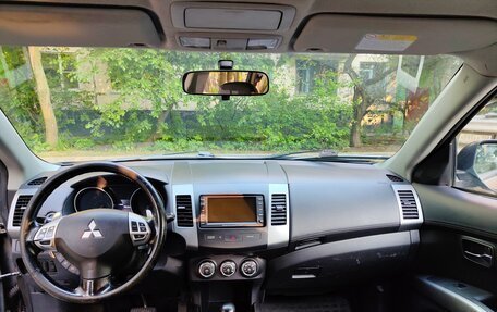 Mitsubishi Outlander III рестайлинг 3, 2011 год, 910 000 рублей, 9 фотография