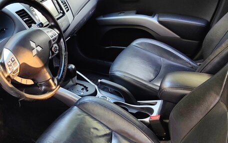 Mitsubishi Outlander III рестайлинг 3, 2011 год, 910 000 рублей, 14 фотография