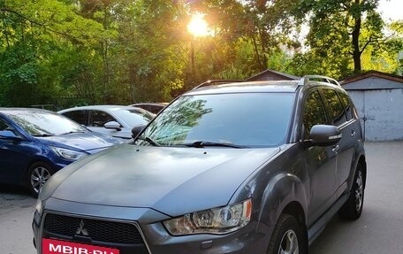 Mitsubishi Outlander III рестайлинг 3, 2011 год, 910 000 рублей, 2 фотография