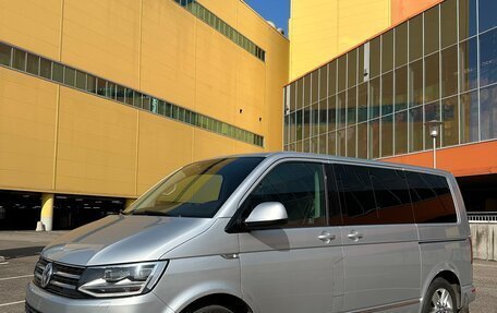 Volkswagen Multivan T6 рестайлинг, 2015 год, 3 800 000 рублей, 2 фотография