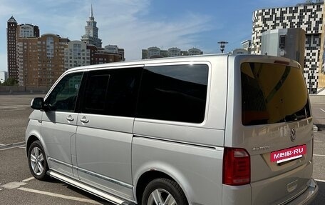 Volkswagen Multivan T6 рестайлинг, 2015 год, 3 800 000 рублей, 3 фотография